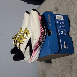 Brooks Hyperion Max